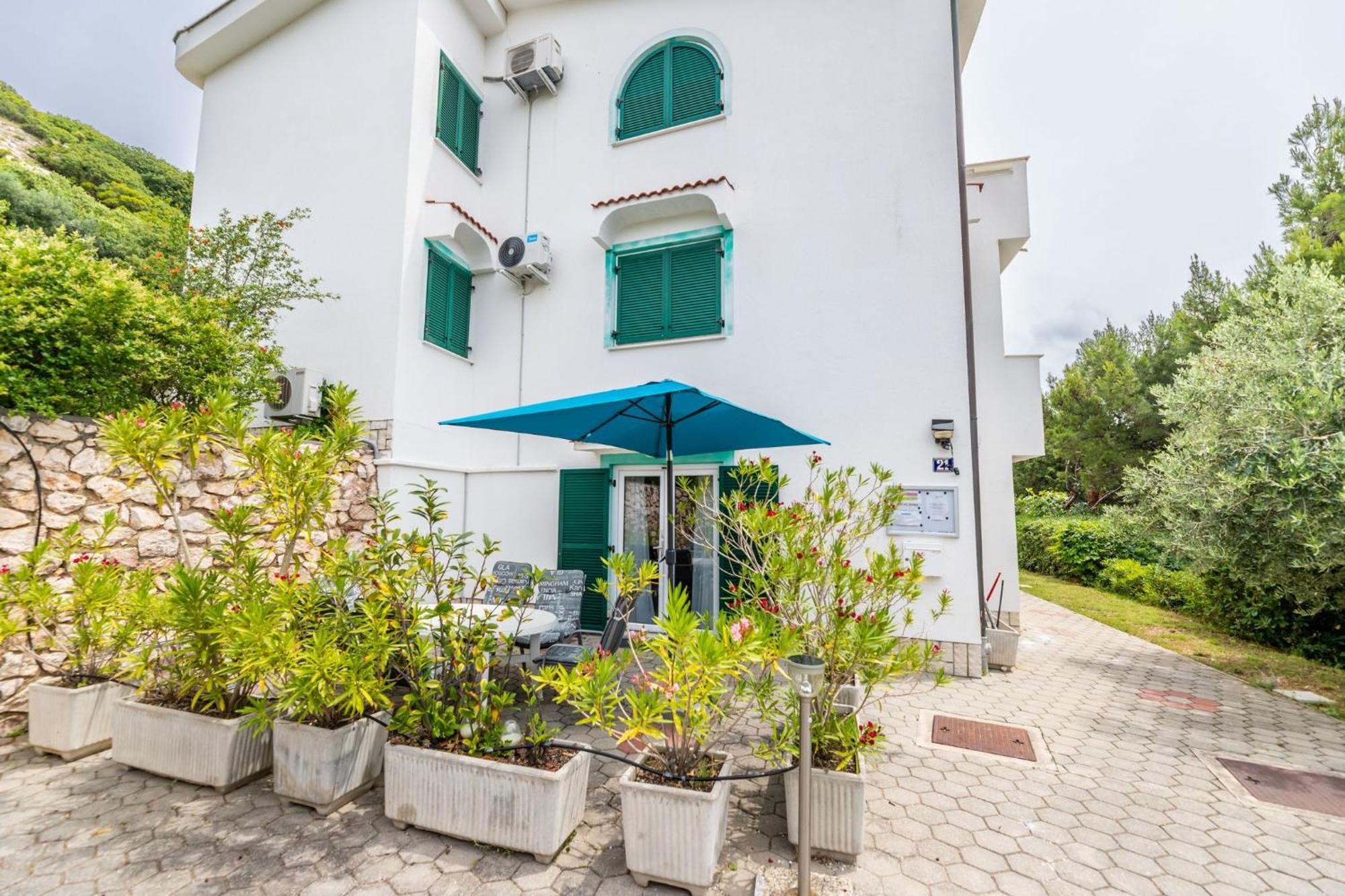 Apartments Oleander Kricin Башка Екстер'єр фото